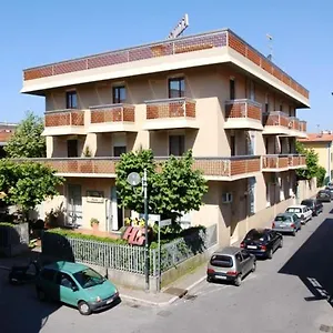 Giulia 3* Marina di Massa