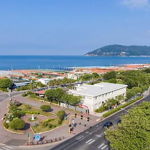Tenda Rossa 3* Marina Di Carrara